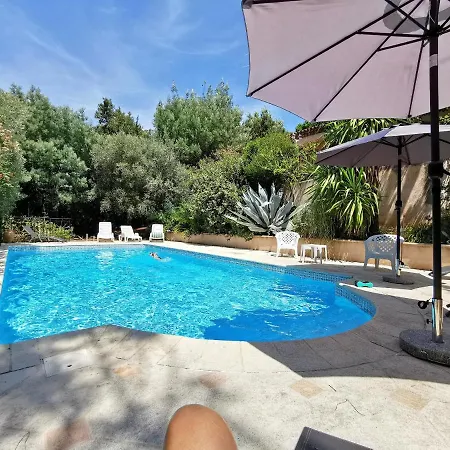 빌라 Accueillante Avec Piscine A